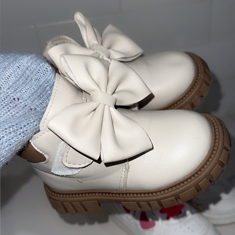 Stylish Kids Shoes Set - Cream, White, and Gray - Picture 3 of 5